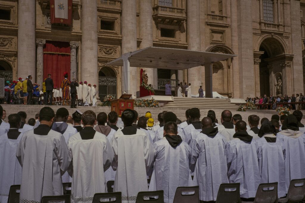 Vaticano,cardeal condenado,conclave papal,escândalo no Vaticano,Papa Francisco,Santa Sé,desvio de verbas,eleição papal,direito canônico,cúria romana.,cardeal,escandalo,condenado,escolha,papa