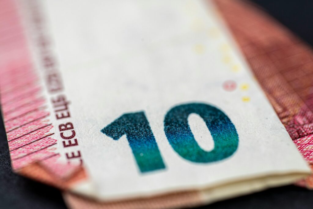 renda passiva,fundos imobiliários,FIIs,investir com pouco,R$ 10 por dia,KNCR11,VILG11,como investir em FIIs,investimento a longo prazo,renda extra,dividendos mensais,isenção de imposto,simulação de investimento,como começar a investir,liberdade financeira
