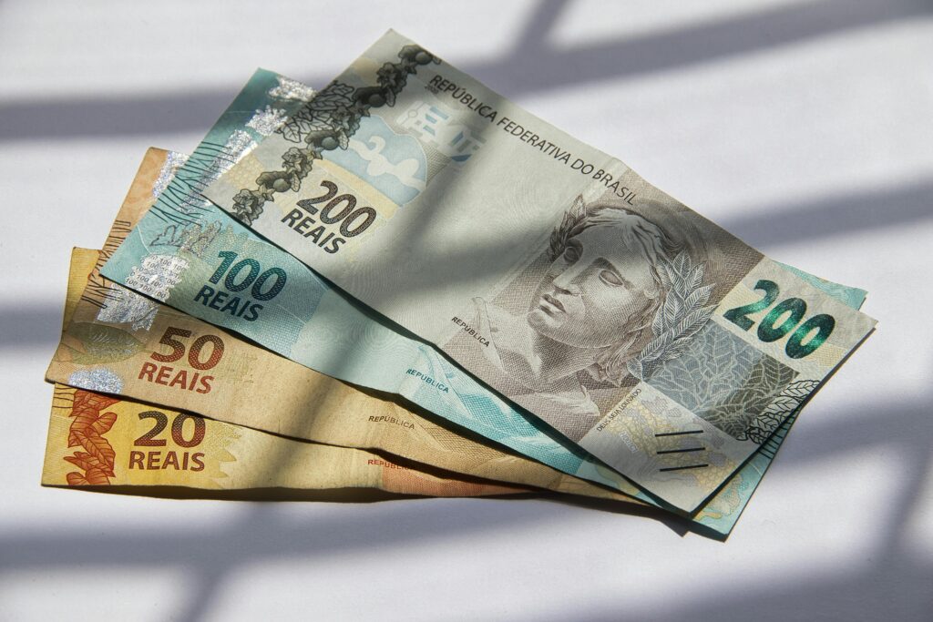 renda passiva,fundos imobiliários,FIIs,investir com pouco,R$ 10 por dia,KNCR11,VILG11,como investir em FIIs,investimento a longo prazo,renda extra,dividendos mensais,isenção de imposto,simulação de investimento,como começar a investir,liberdade financeira