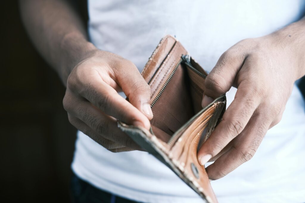 como-investir-com-pouco-dinheiro-guia-pratico-passo-a-passo